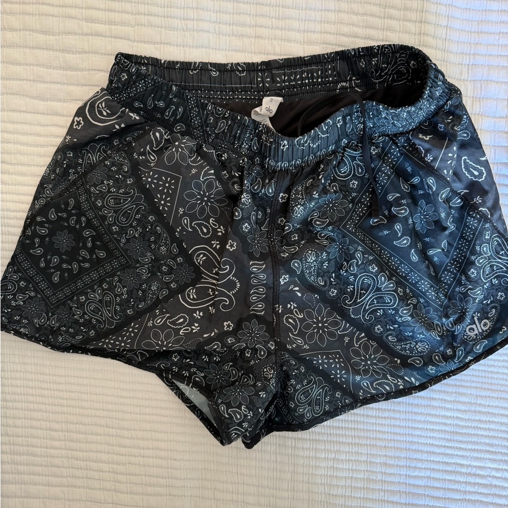 ALO Yoga Black Bandana-Print Athletic Shorts